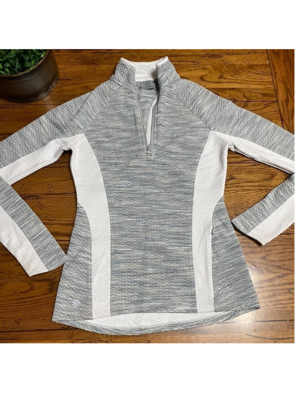 Athleta Snowscape 2 1/4 Zip Quilted Pullover Gray & White Size XS.